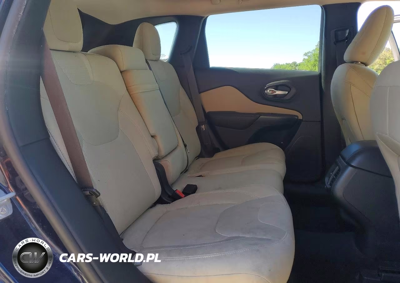 2015 Jeep Cherokee Latitude VIN:1C4PJLCB8FW591520 - 11