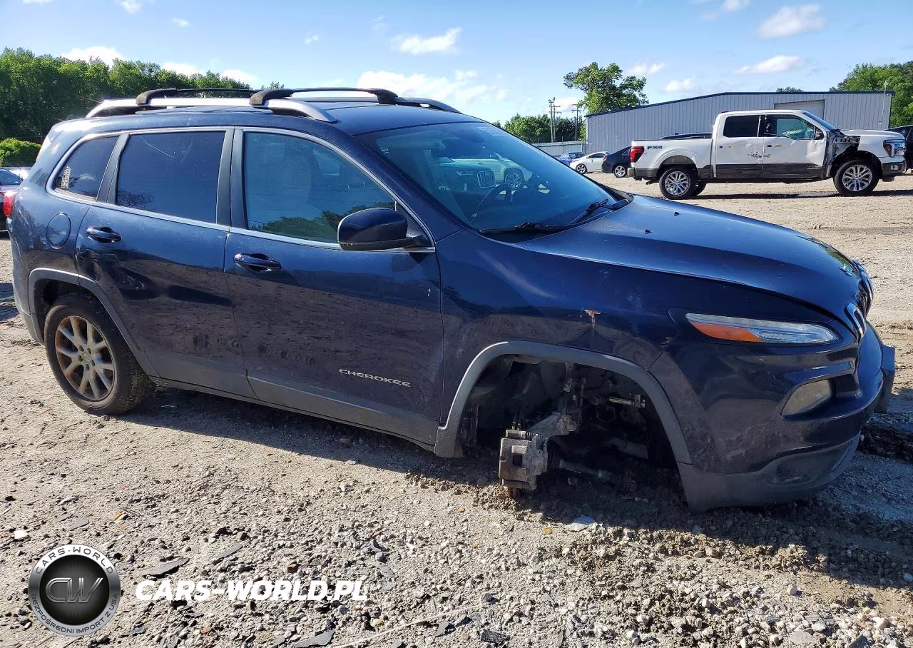 2015 Jeep Cherokee Latitude VIN:1C4PJLCB8FW591520 - 4