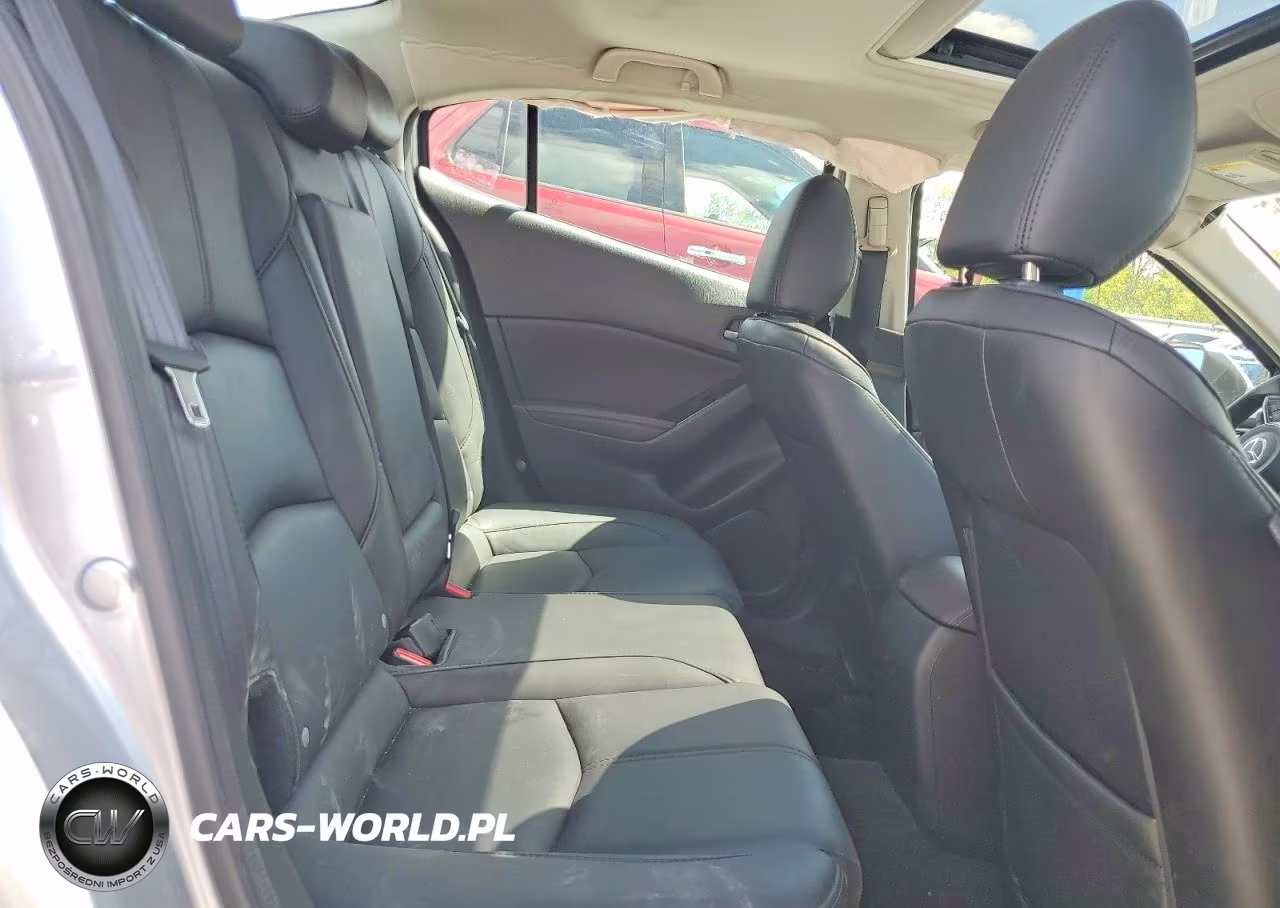2018 Mazda 3 Touring VIN:3MZBN1V3XJM276457 - 10
