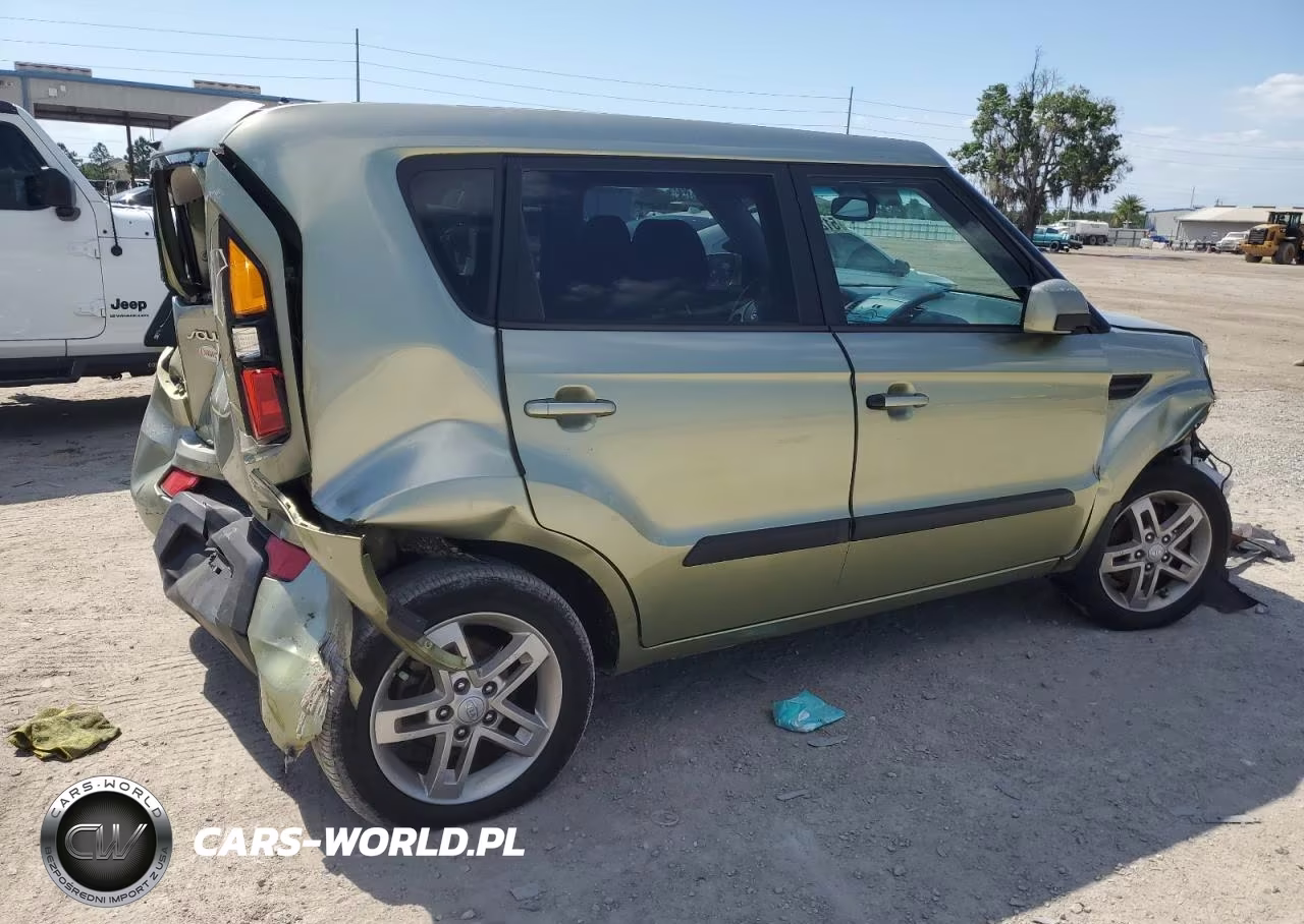 2011 Kia Soul + VIN:KNDJT2A21B7204212 - 3