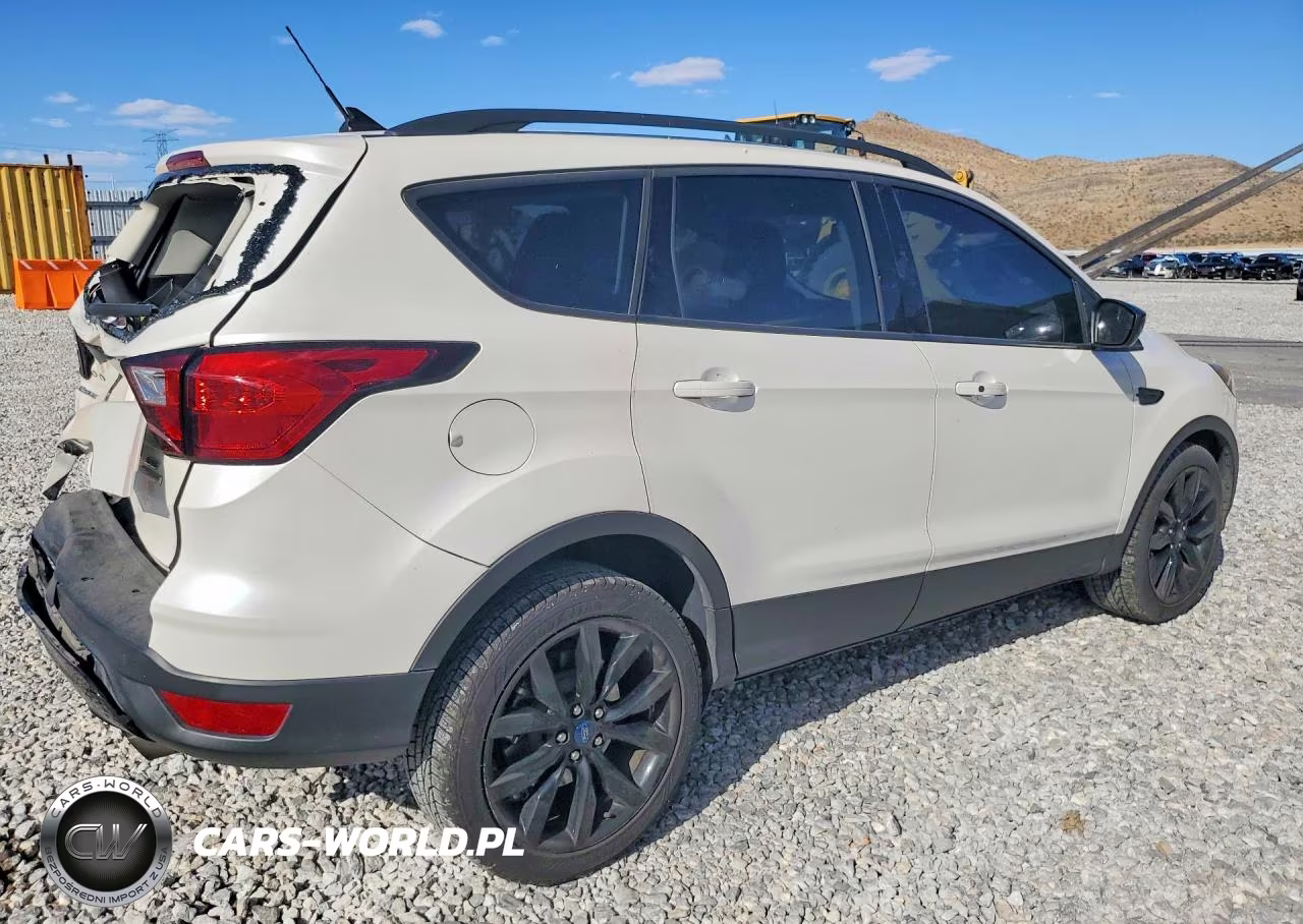 2019 Ford Escape Se VIN:1FMCU0GD5KUA36154 - 3