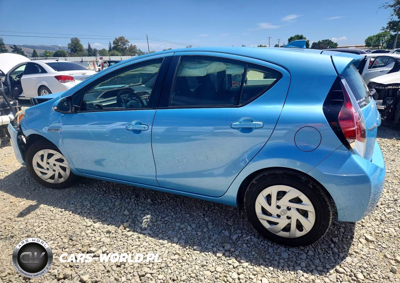 2016 Toyota Prius C One VIN:JTDKDTB33G1127187 - 2