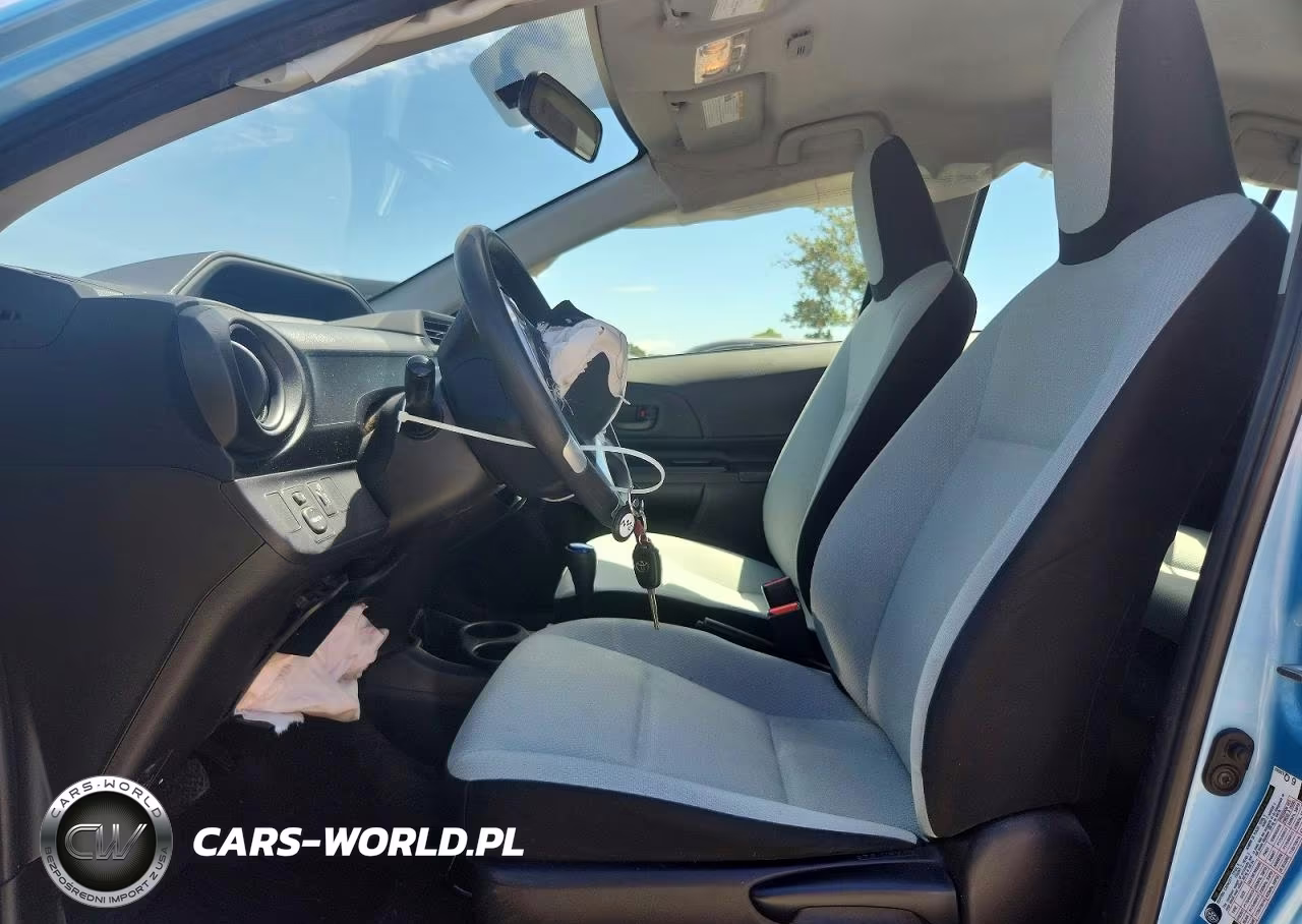 2016 Toyota Prius C One VIN:JTDKDTB33G1127187 - 7