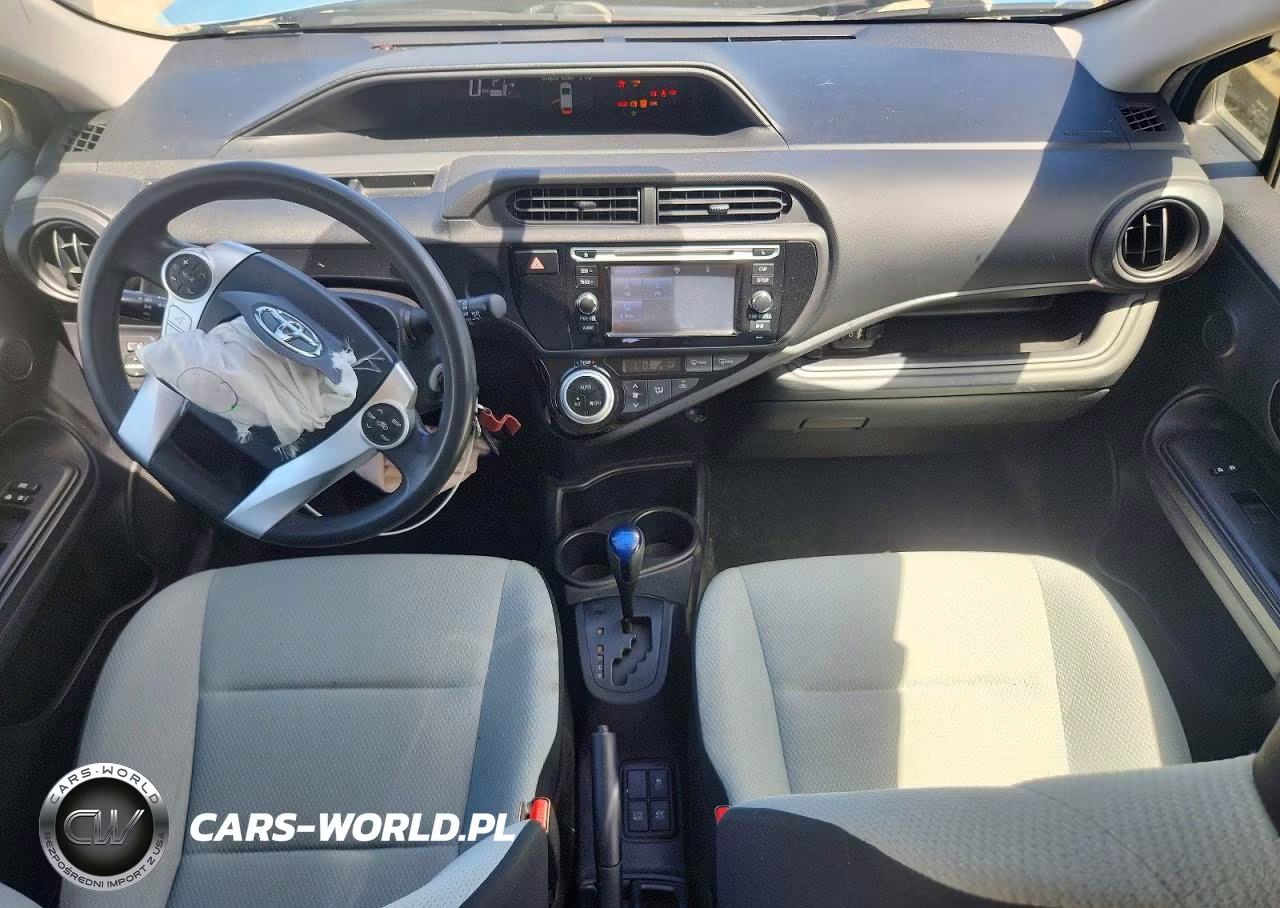2016 Toyota Prius C One VIN:JTDKDTB33G1127187 - 8