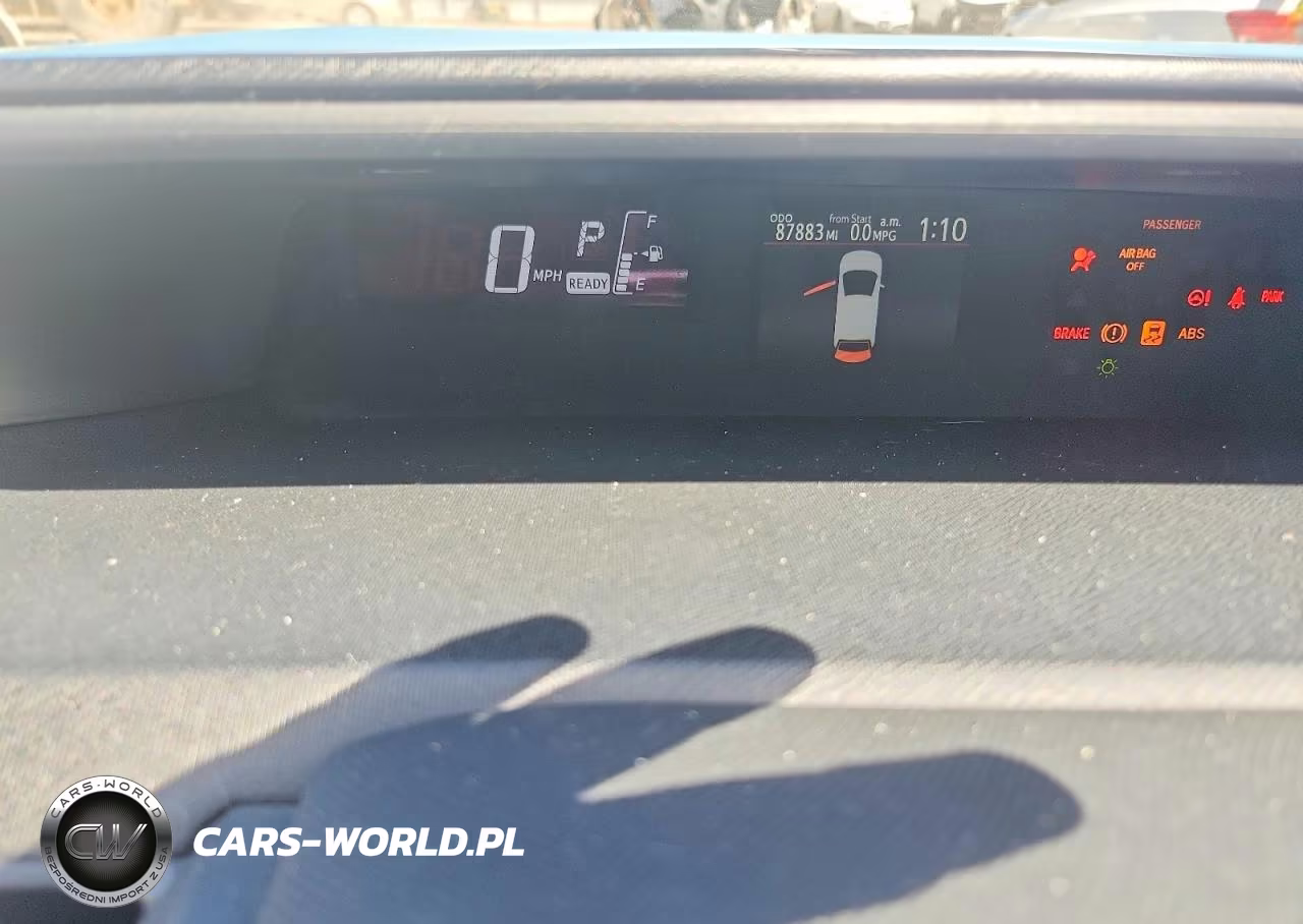 2016 Toyota Prius C One VIN:JTDKDTB33G1127187 - 9