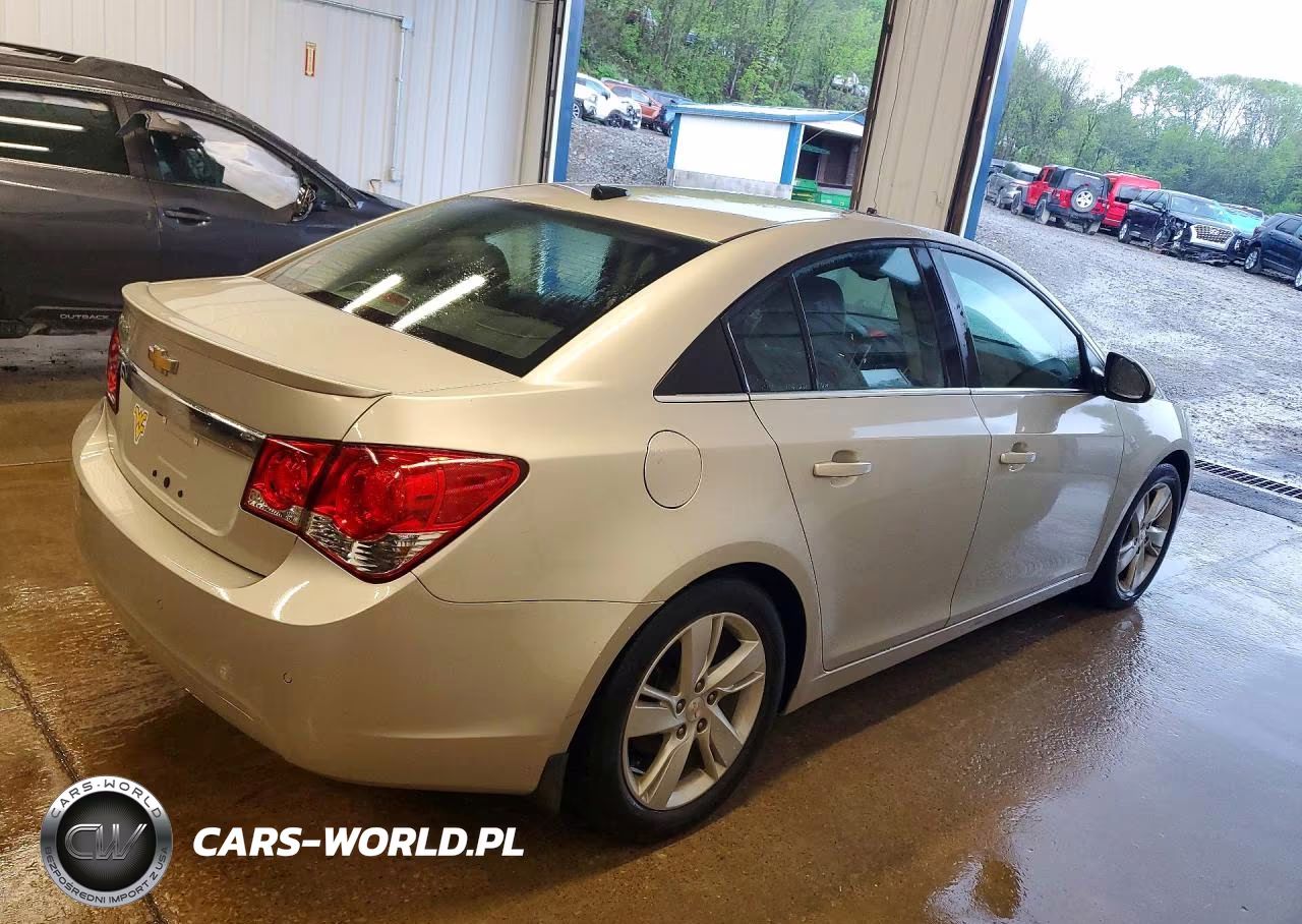 2014 Chevrolet Cruze VIN:1G1P75SZ7E7100638 - 3