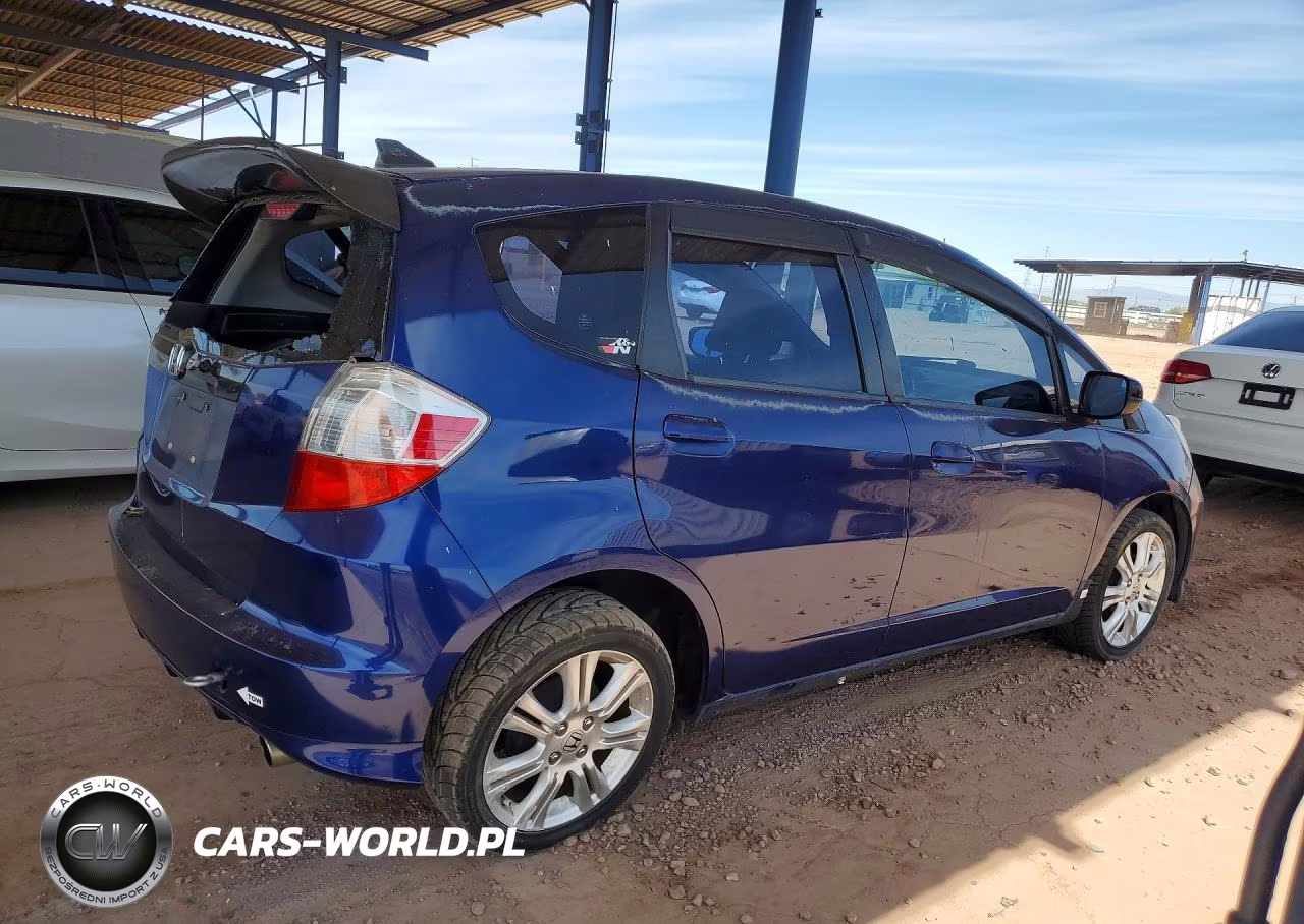2011 Honda Fit Sport VIN:JHMGE8H56BC020722 - 3