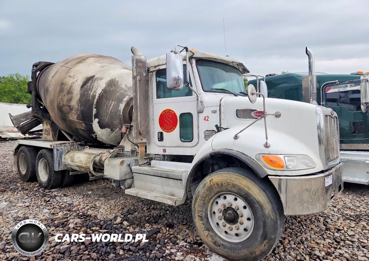 2020 Peterbilt 348