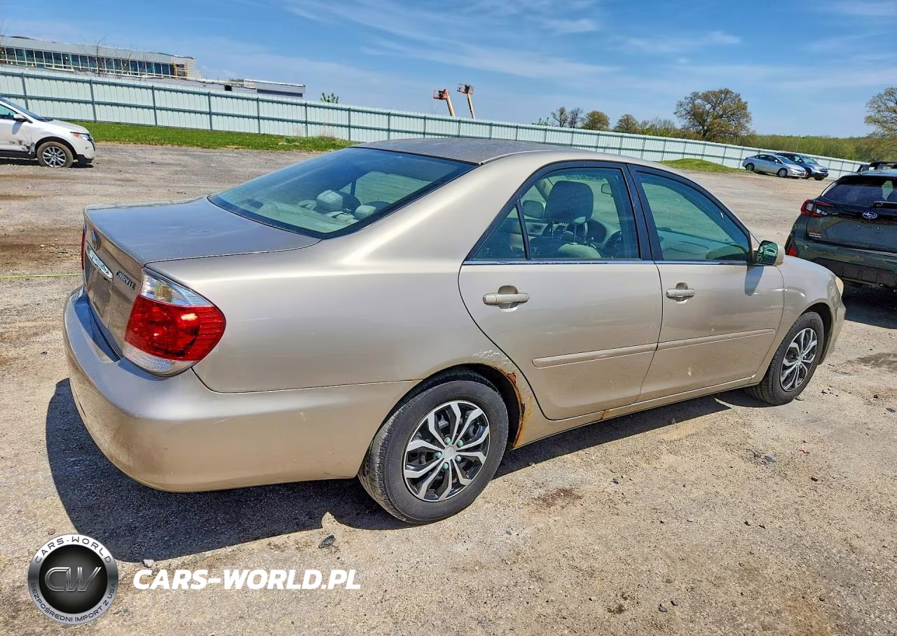 2005 Toyota Camry Le VIN:4T1BE32K35U593939 - 3