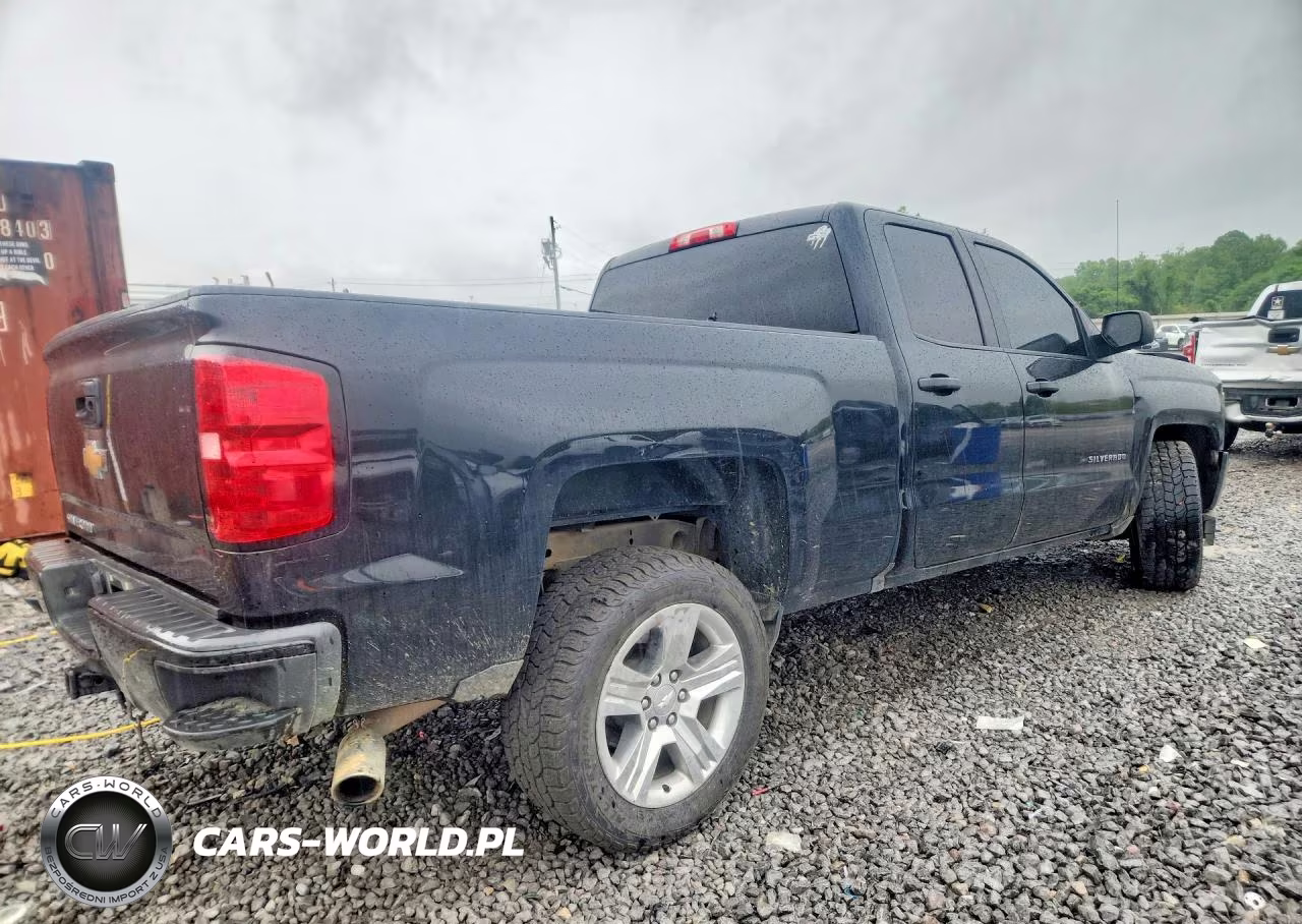 2018 Chevrolet Silverado K1500 Custom VIN:1GCVKPEC9JZ266982 - 3