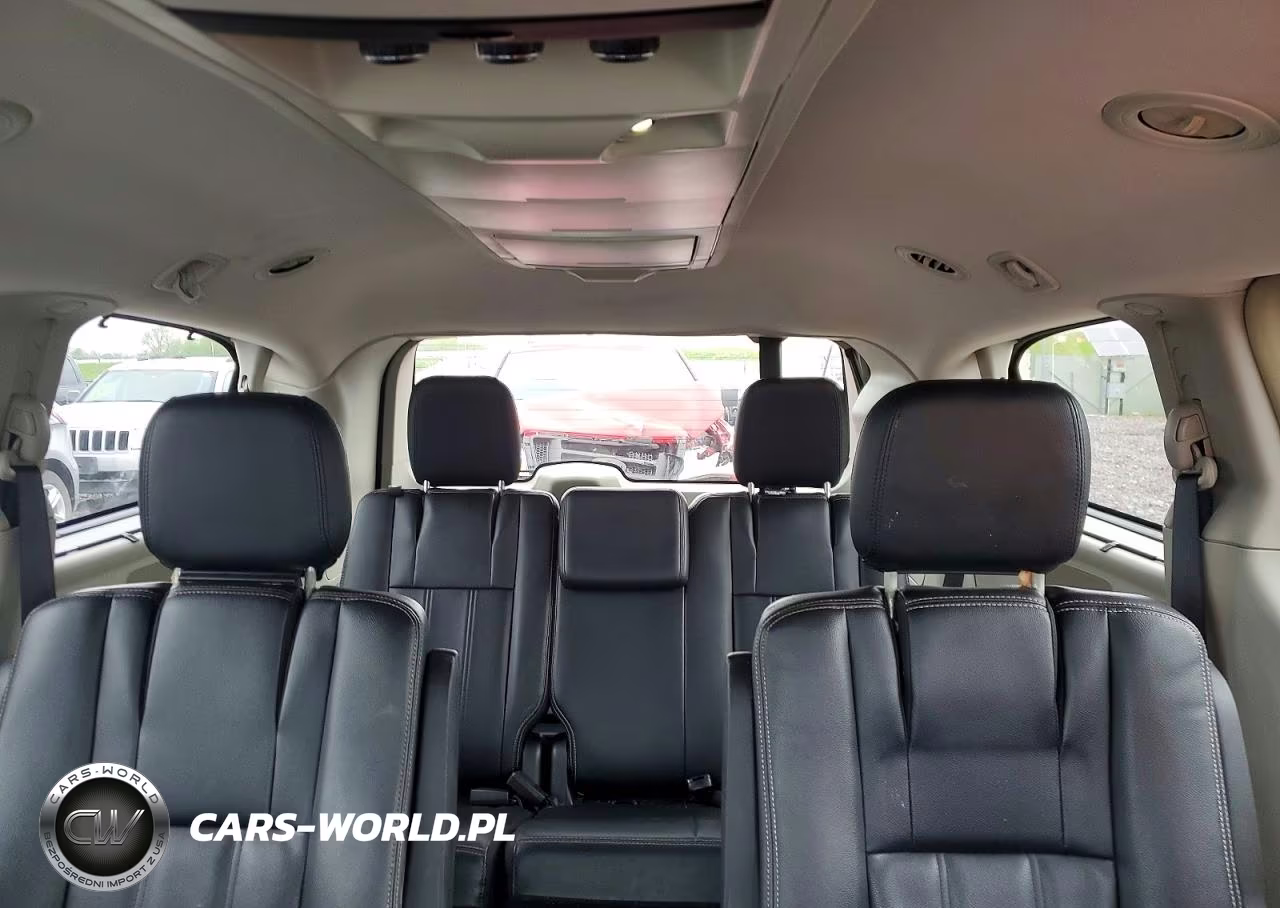 2016 Chrysler Town & Country Touring VIN:2C4RC1BG0GR121044 - 10