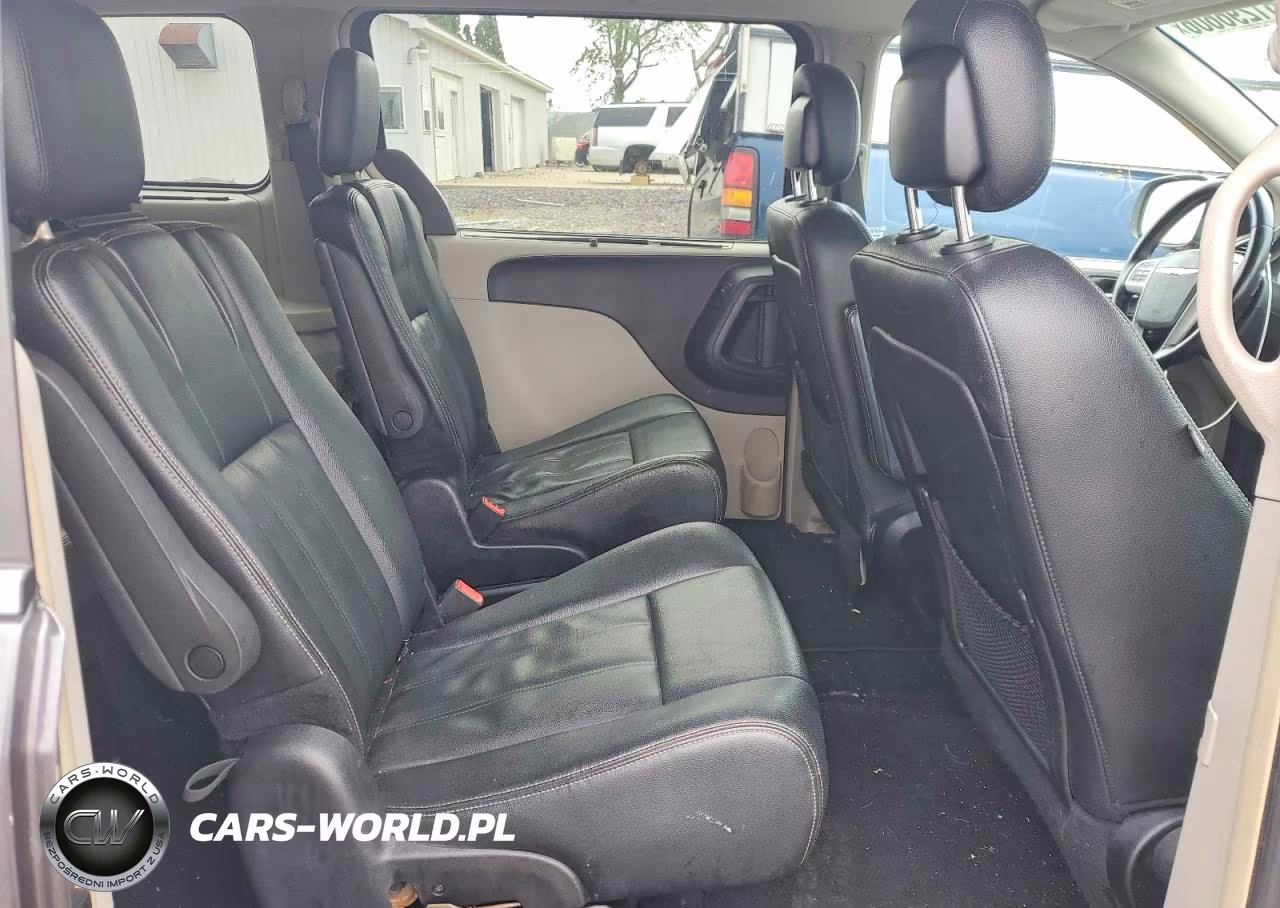 2016 Chrysler Town & Country Touring VIN:2C4RC1BG0GR121044 - 11