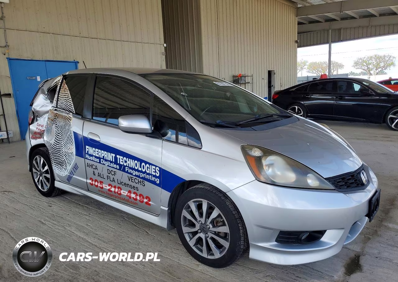 2013 Honda Fit Sport VIN:JHMGE8H50DC042413 - 4