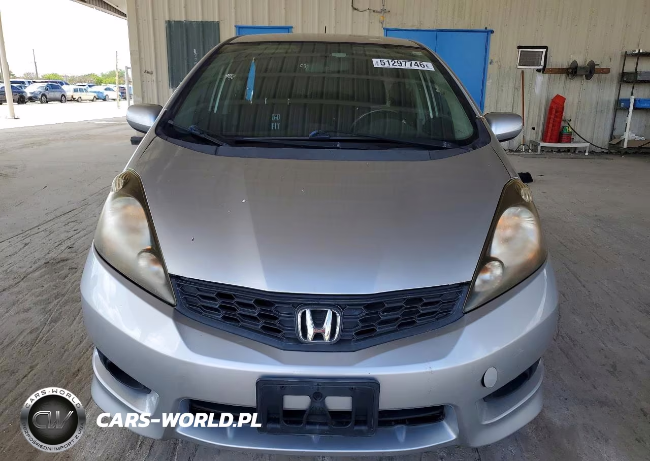 2013 Honda Fit Sport VIN:JHMGE8H50DC042413 - 5