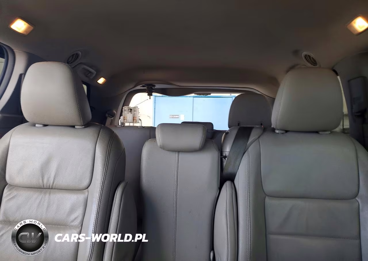 2017 Toyota Sienna VIN:5TDYZ3DC2HS806493 - 10