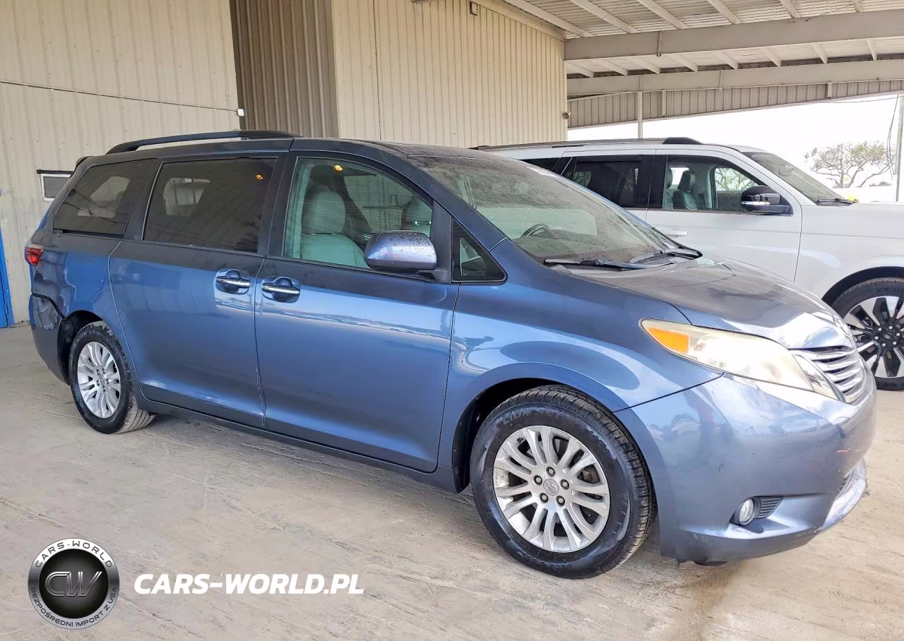 2017 Toyota Sienna VIN:5TDYZ3DC2HS806493 - 4