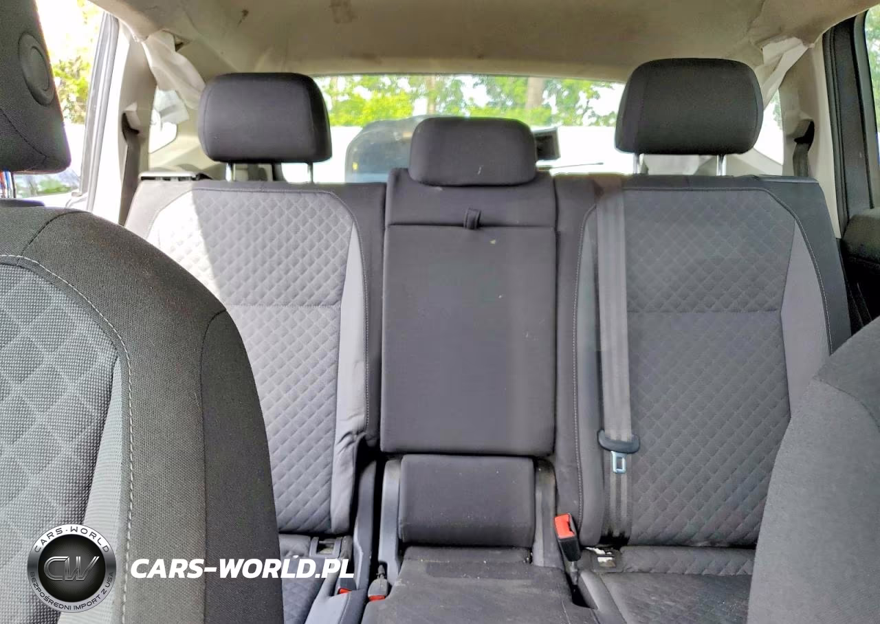 2018 Volkswagen Tiguan S VIN:3VV1B7AX2JM074054 - 10