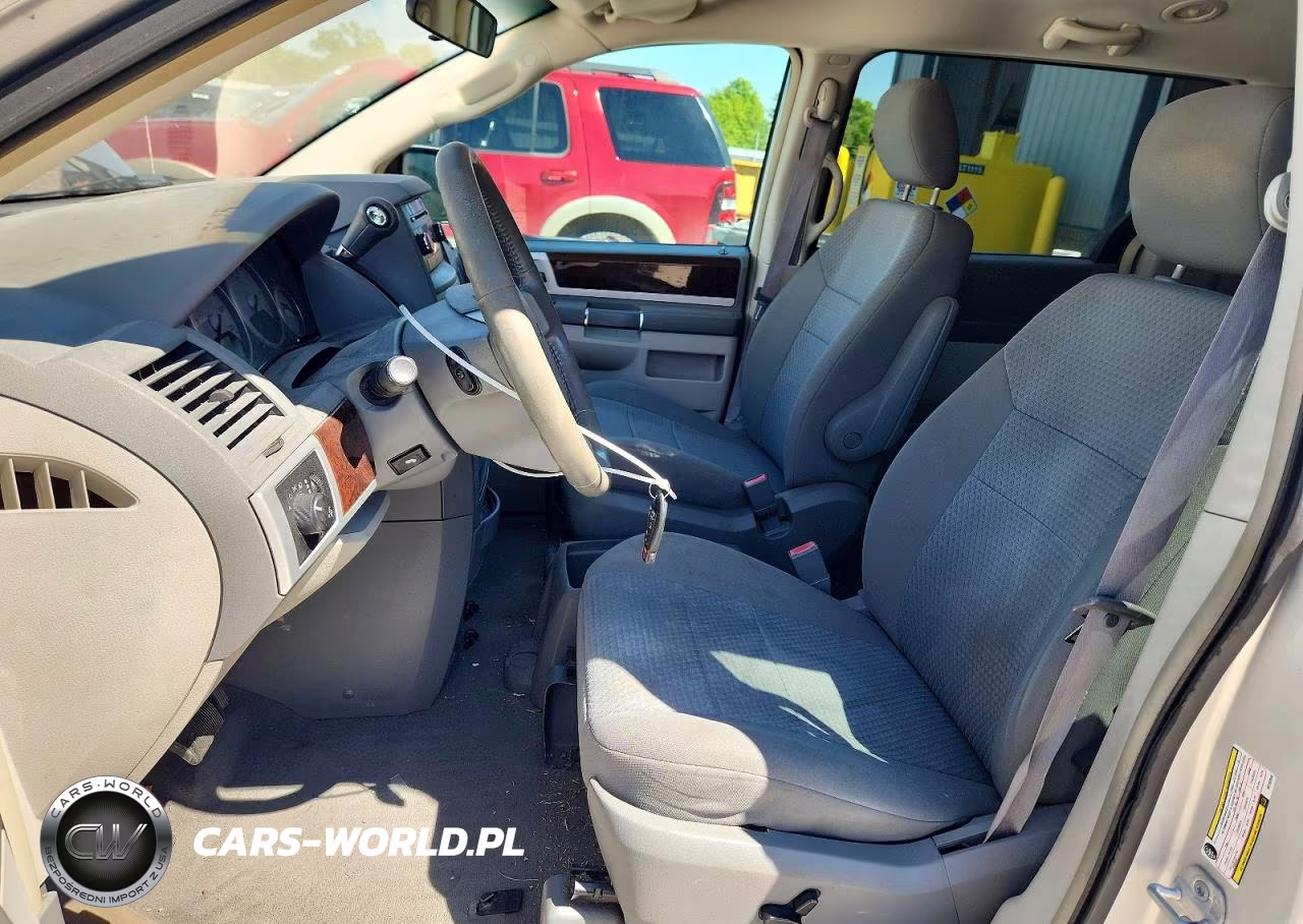 2010 Chrysler Town & Country Touring VIN:2A4RR5D1XAR192946 - 7