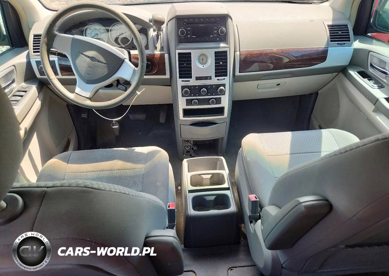 2010 Chrysler Town & Country Touring VIN:2A4RR5D1XAR192946 - 8