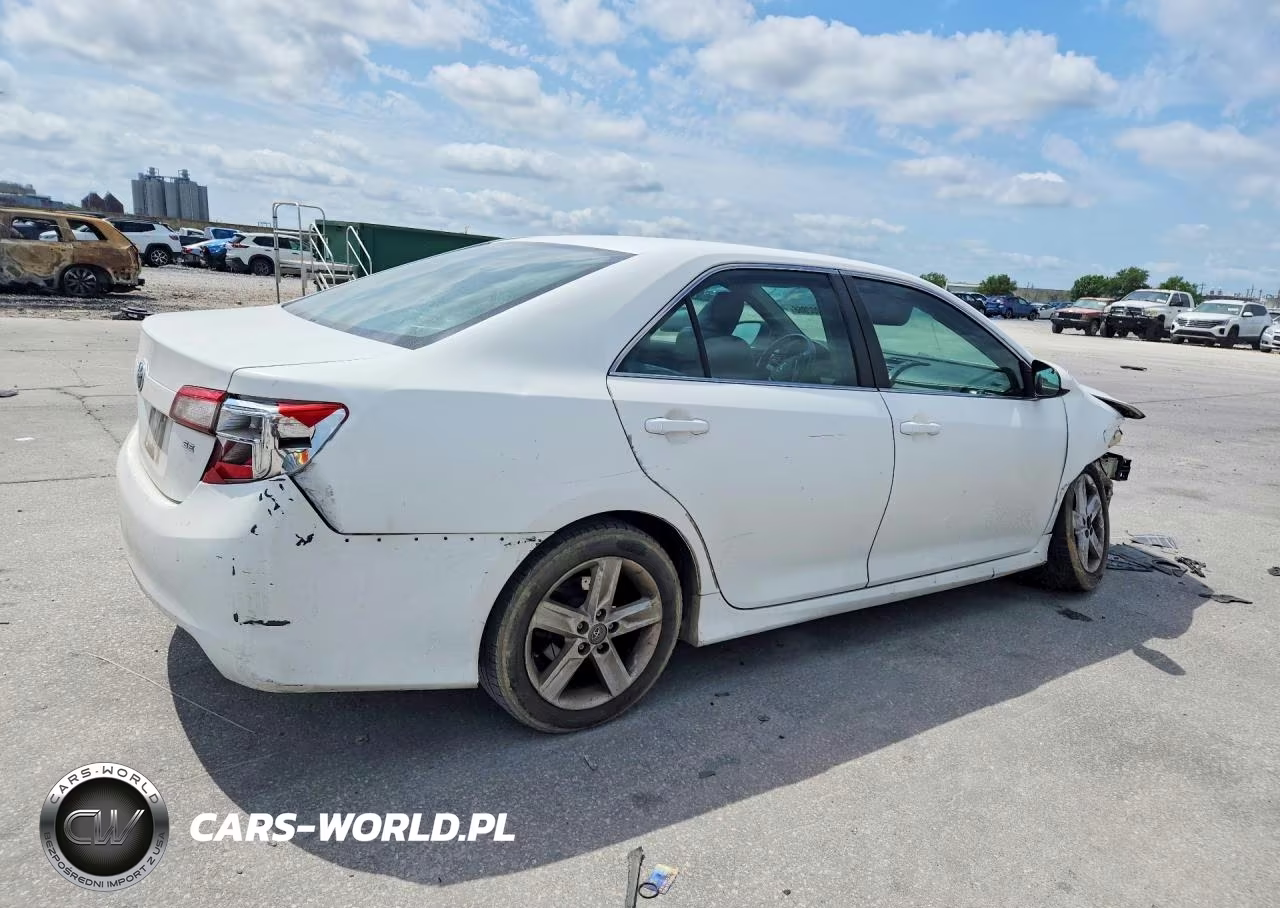 2014 Toyota Camry Se VIN:4T1BF1FK4EU792770 - 3