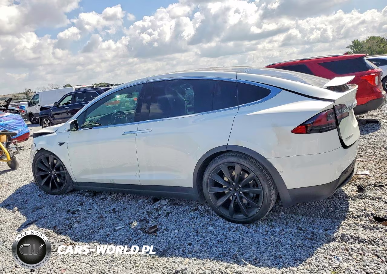 2017 Tesla X VIN:5YJXCBE28HF043879 - 2