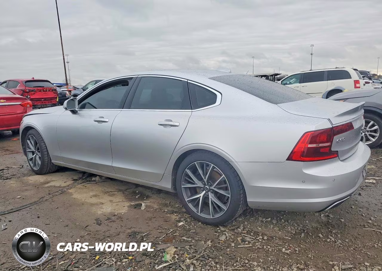 2017 Volvo S90 T6 Momentum VIN:YV1A22MK4H1011329 - 2