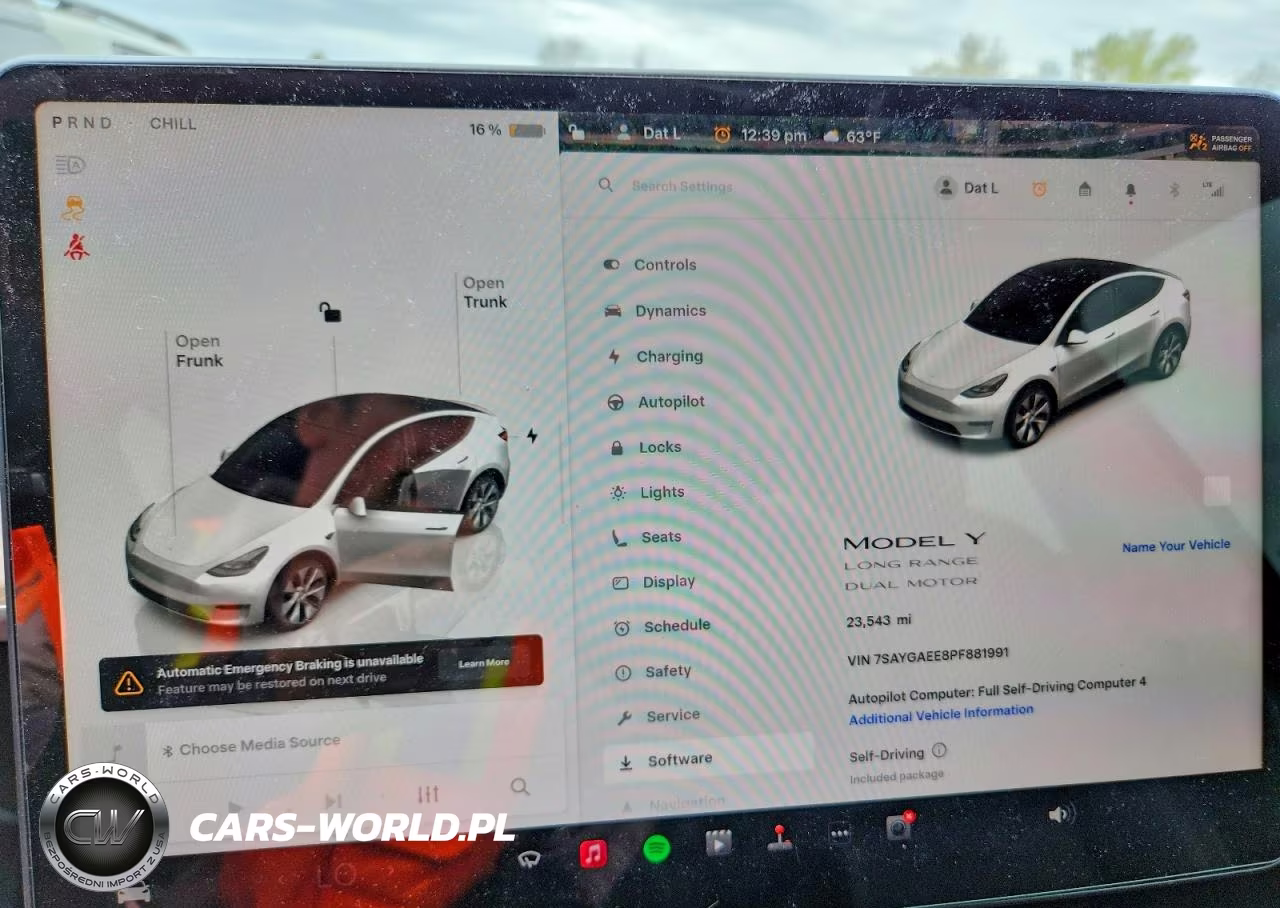 2023 Tesla Model Y VIN:7SAYGAEE8PF881991 - 9