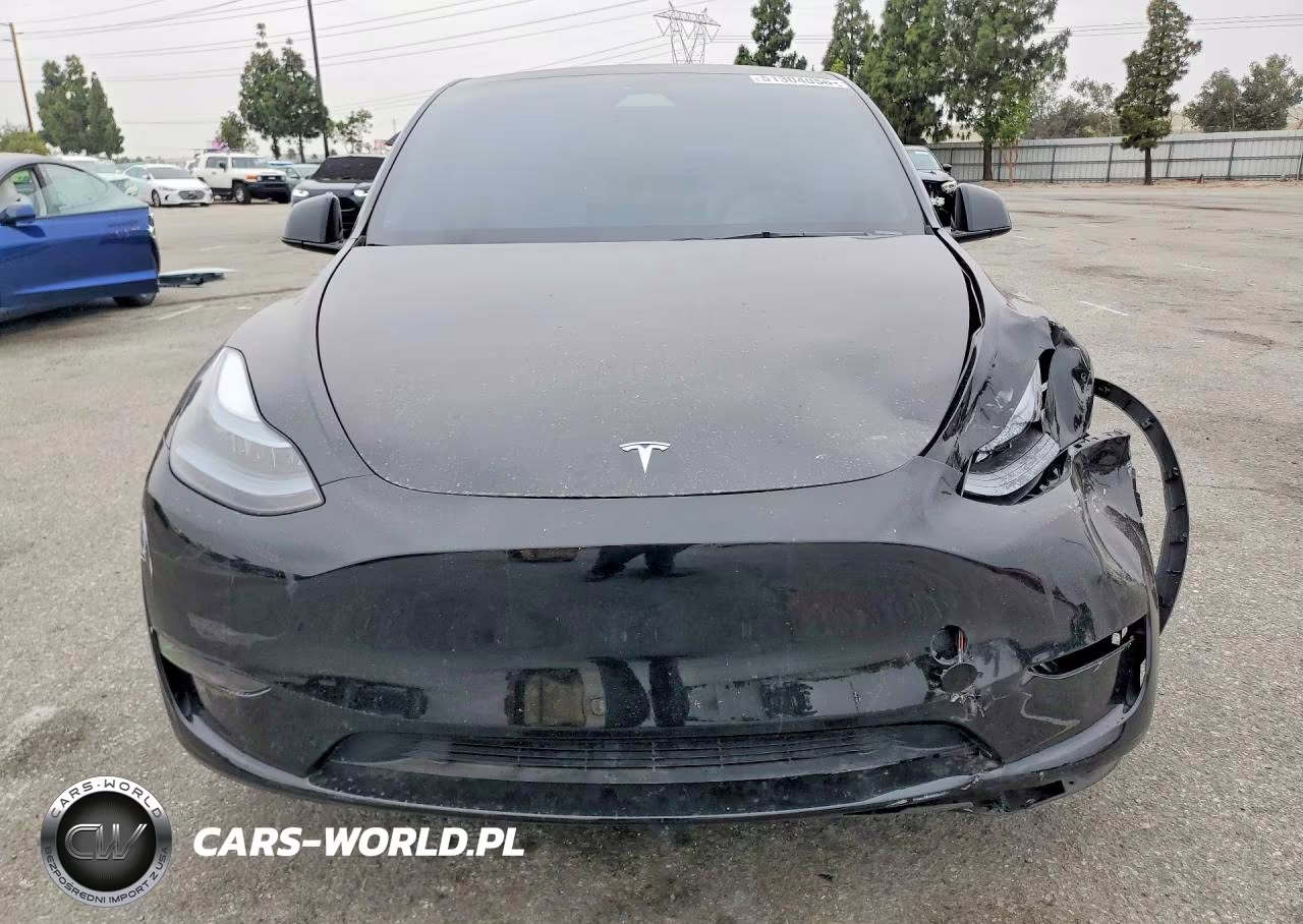 2024 Tesla Model Y VIN:7SAYGDED4RF205811 - 5