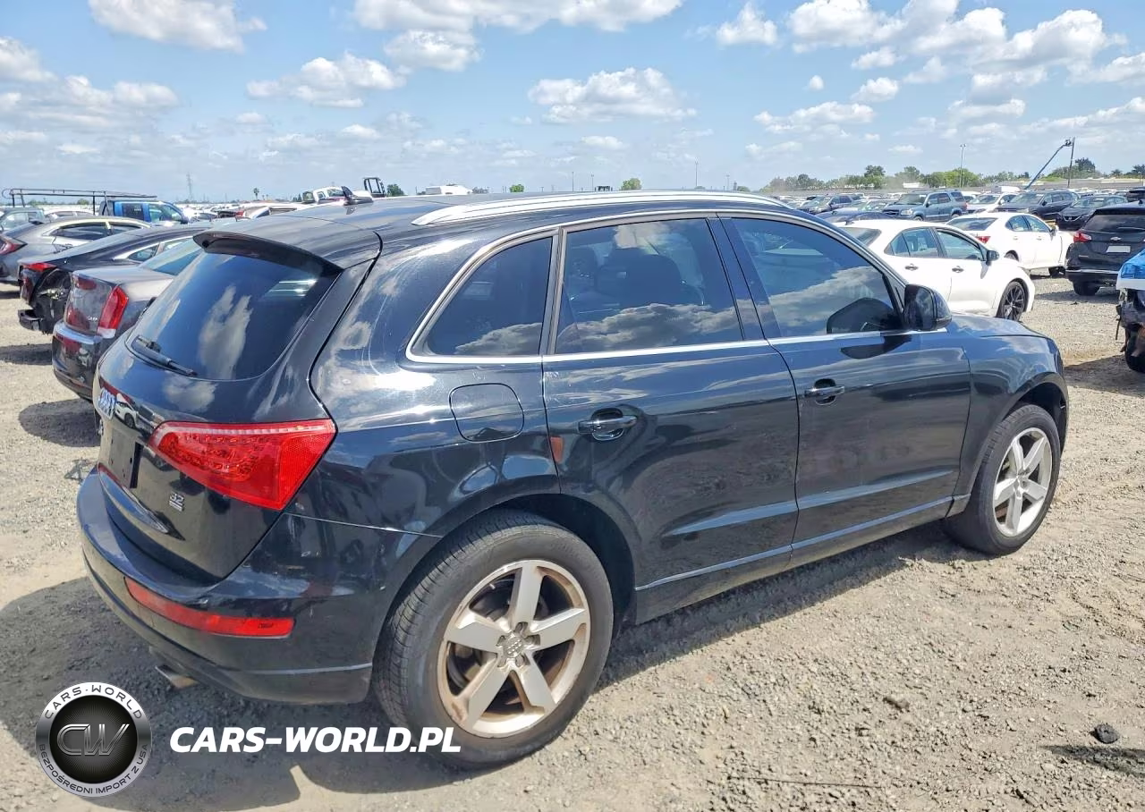 2010 Audi Q5 Premium Plus VIN:WA1LKAFP5AA100070 - 3