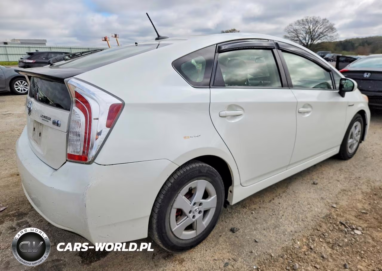 2014 Toyota Prius Four VIN:JTDKN3DU4E1767375 - 3