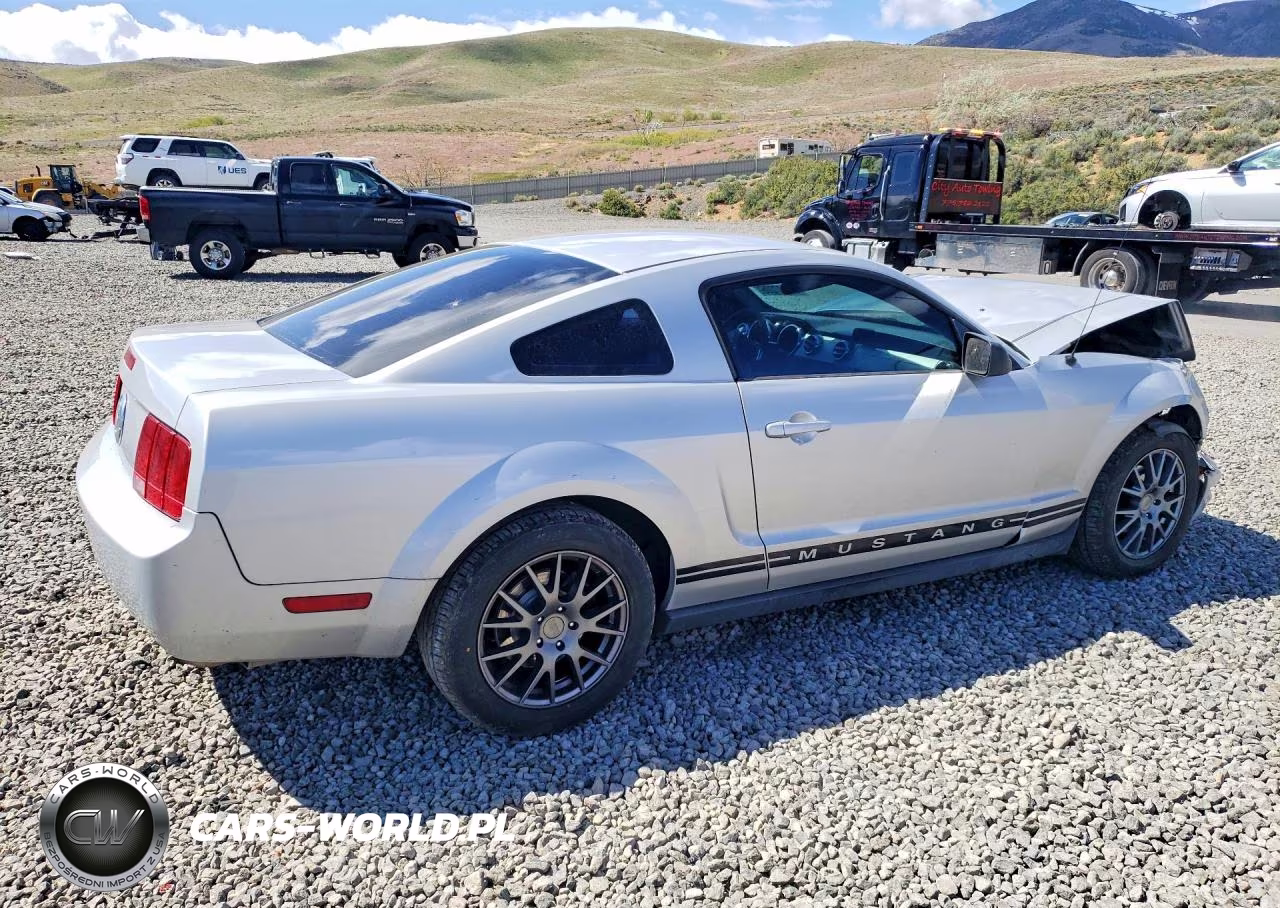 2007 Ford Mustang VIN:1ZVFT80N575369426 - 3