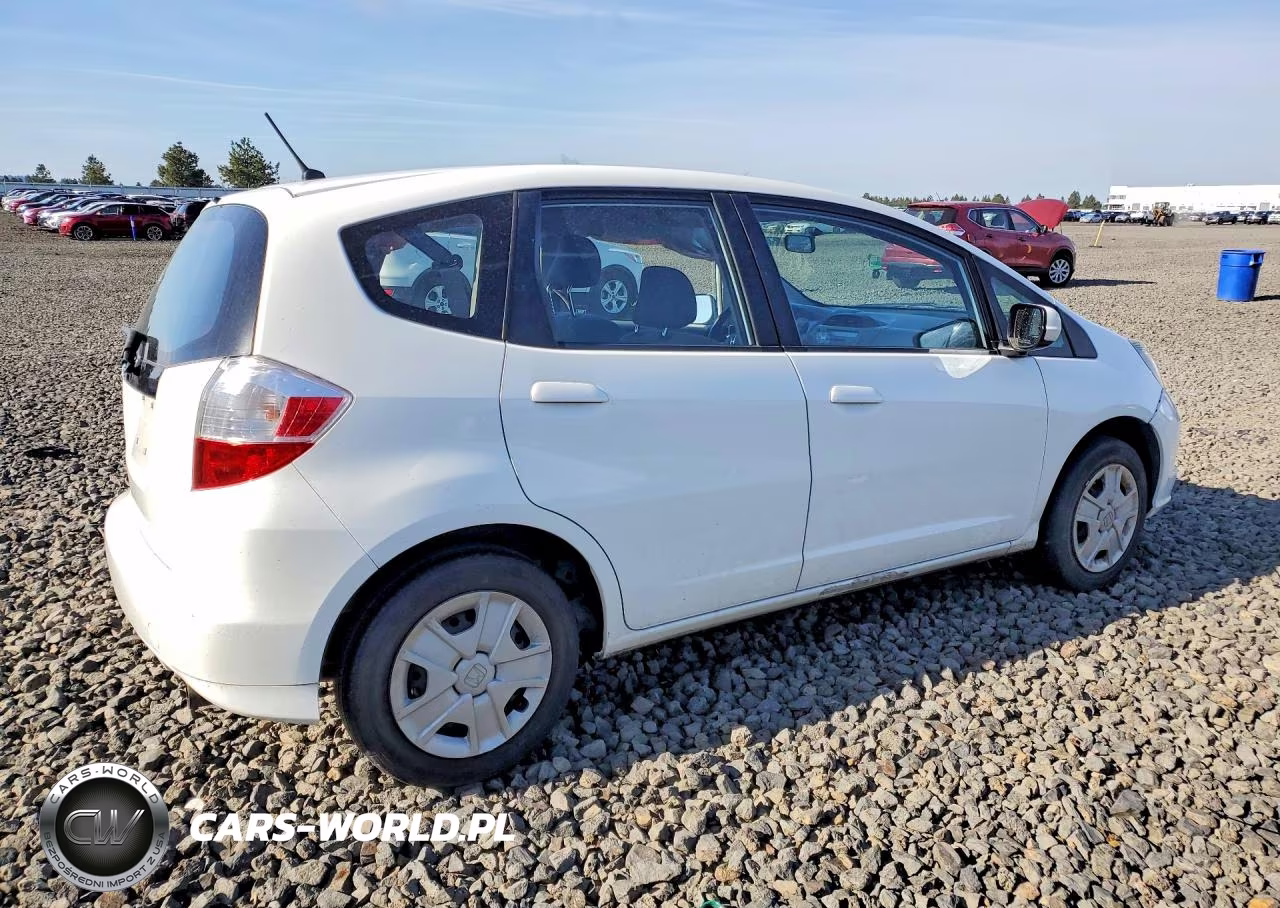 2013 Honda Fit VIN:JHMGE8H36DC032290 - 3