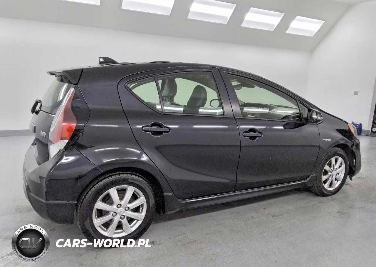 2017 Toyota Prius C Four VIN:JTDKDTB30H1592687 - 3
