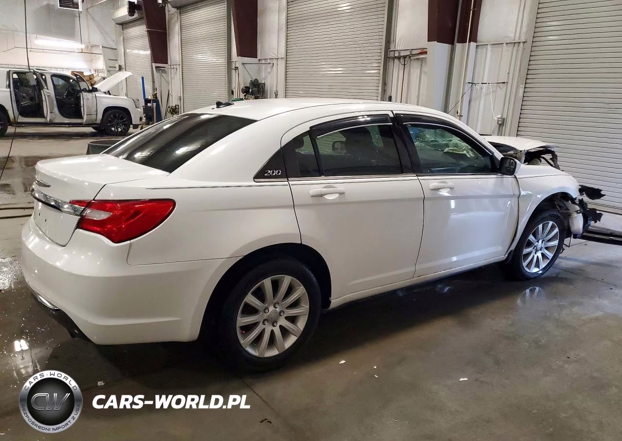 2014 Chrysler 200 Touring VIN:1C3CCBBB6EN112007 - 3
