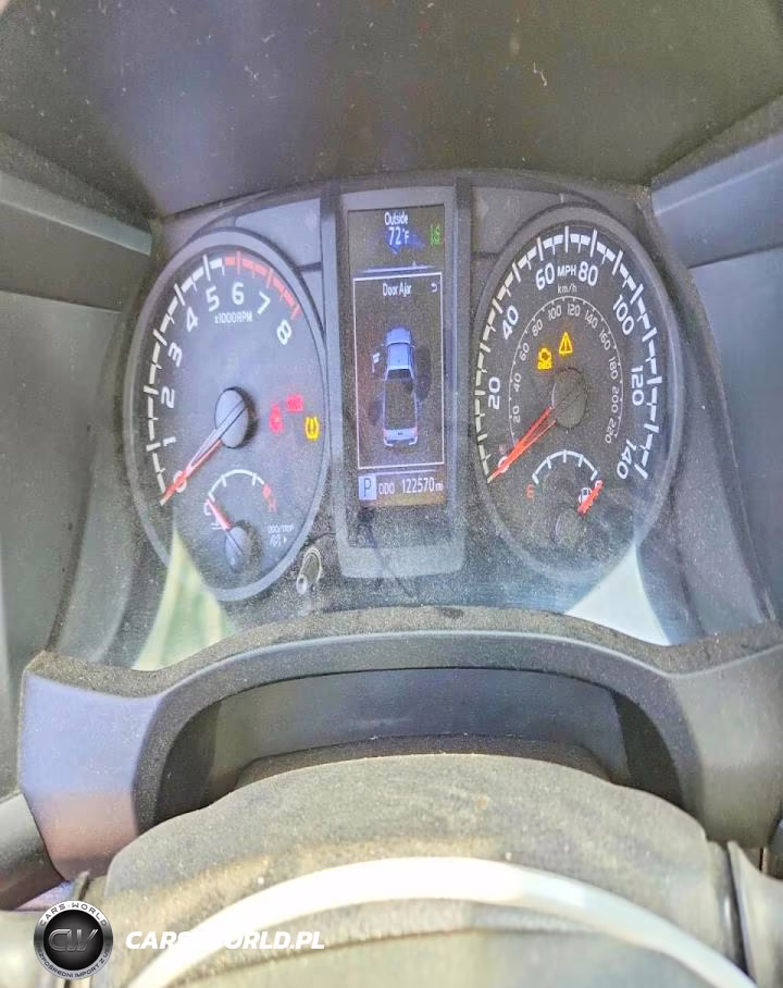 2018 Toyota Tacoma Sr VIN:5TFRX5GNXJX106417 - 9