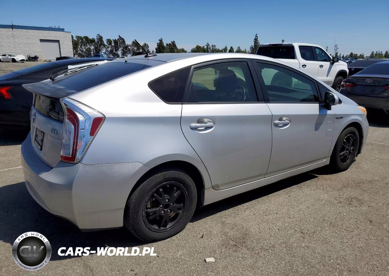 2013 Toyota Prius Three VIN:JTDKN3DU1D5650134 - 3