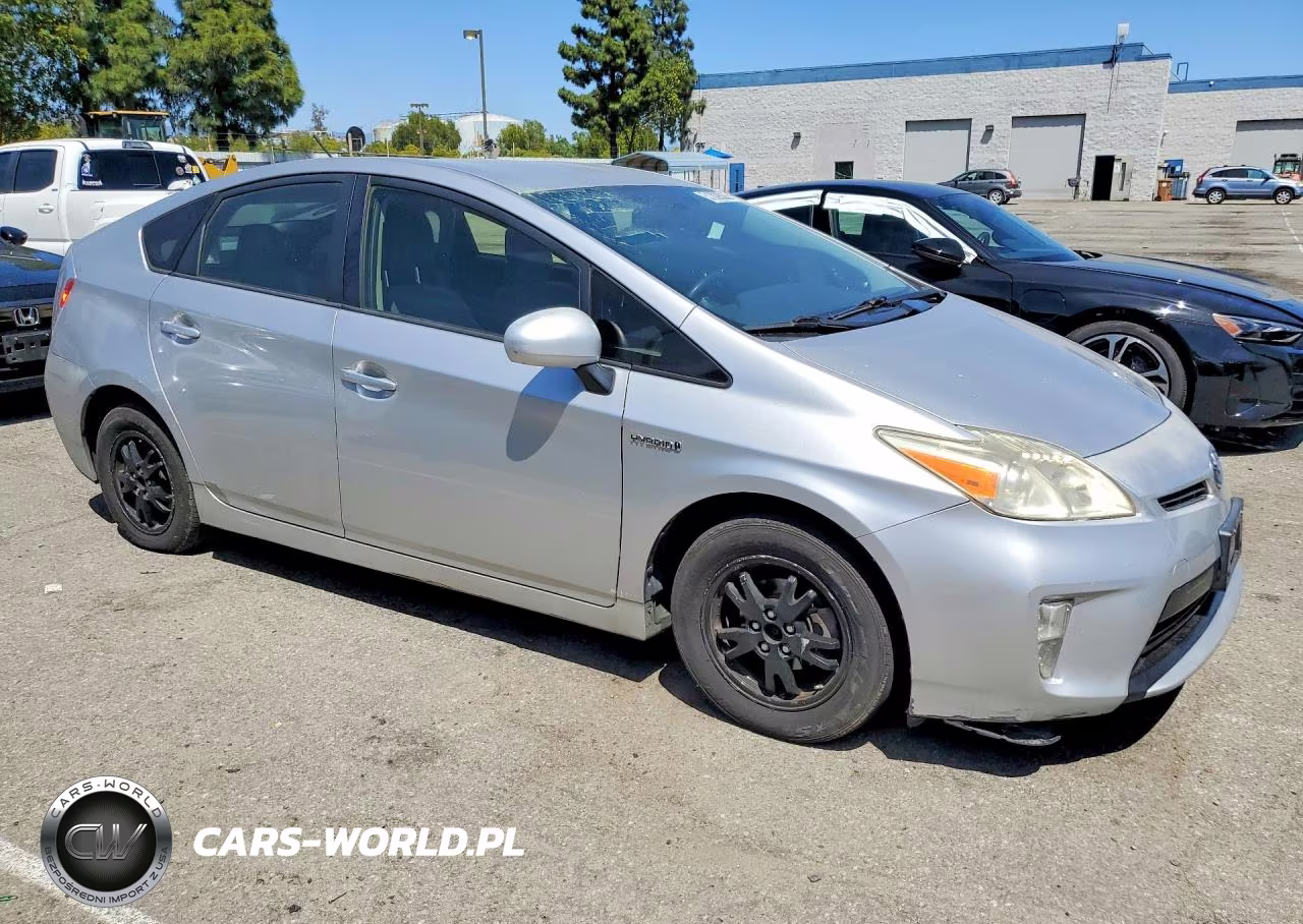2013 Toyota Prius Three VIN:JTDKN3DU1D5650134 - 4
