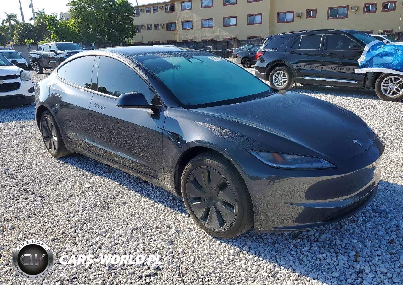 2025 Tesla Model 3 VIN:5YJ3E1EAXSF976149 - 4