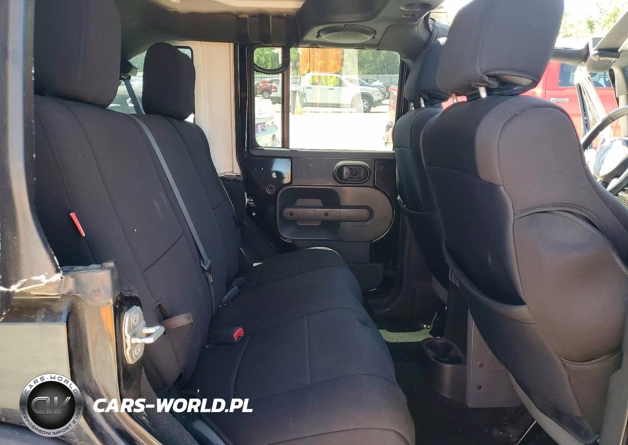 2010 Jeep Wrangler Unlimited Rubicon VIN:1J4BA6H11AL113018 - 10
