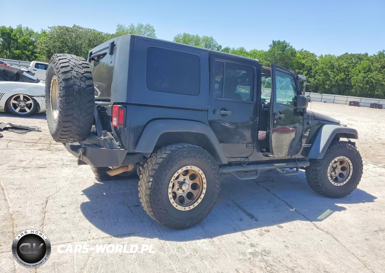 2010 Jeep Wrangler Unlimited Rubicon VIN:1J4BA6H11AL113018 - 3