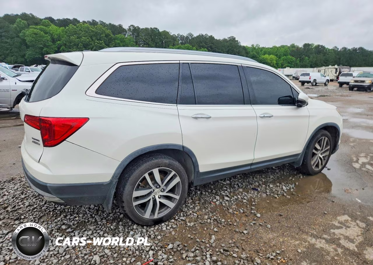 2016 Honda Pilot Touring VIN:5FNYF6H9XGB112212 - 3