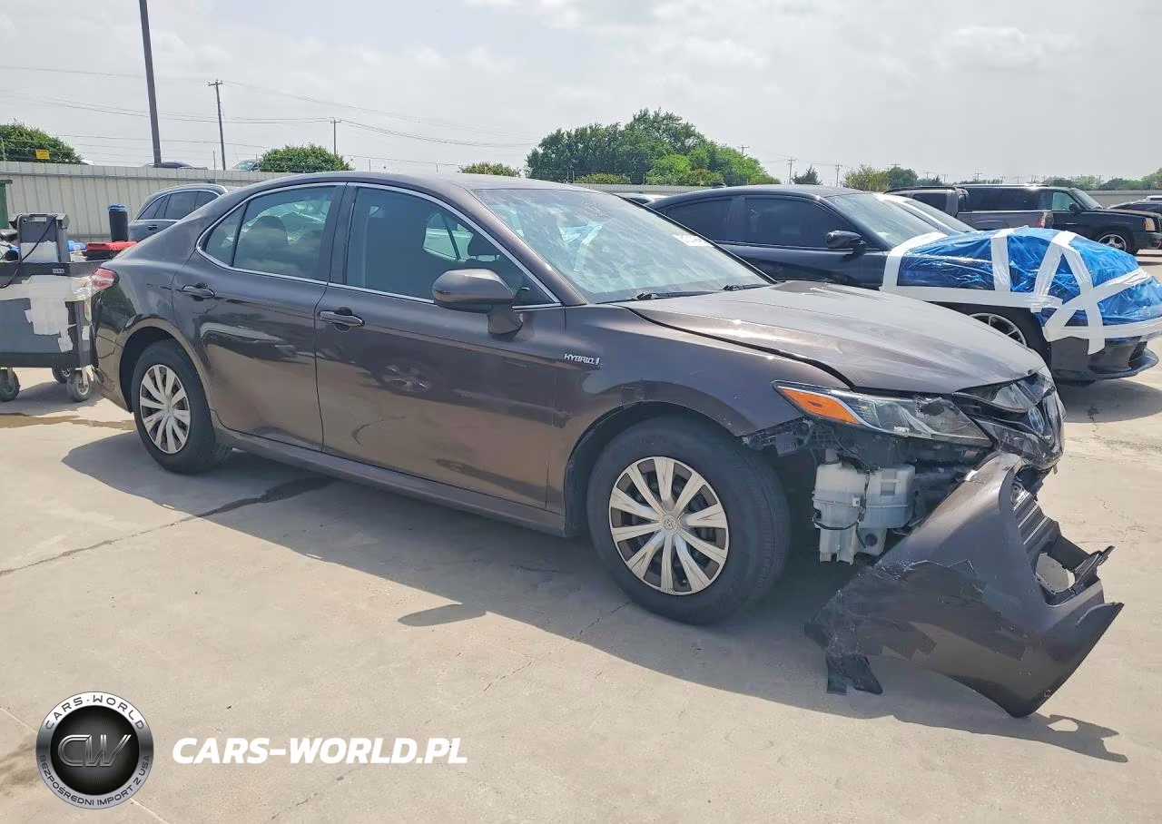 2018 Toyota Camry Le VIN:4T1B31HK0JU502993 - 4
