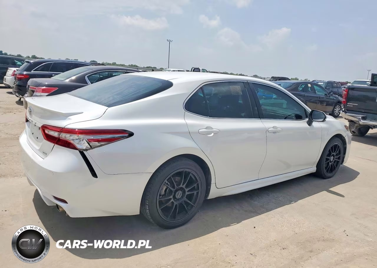 2018 Toyota Camry Xse VIN:4T1B61HK3JU644732 - 3