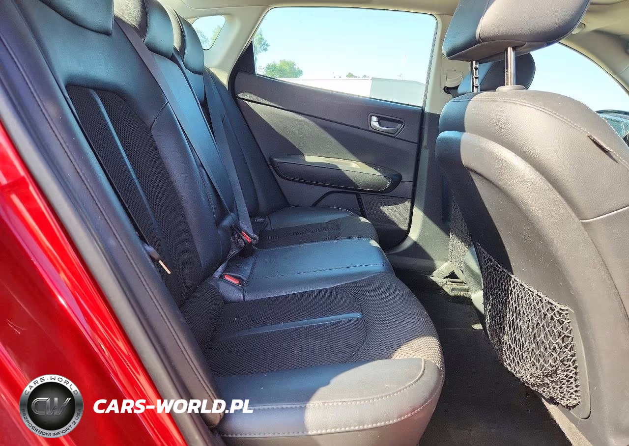 2019 Kia Optima S VIN:5XXGT4L33KG371819 - 10