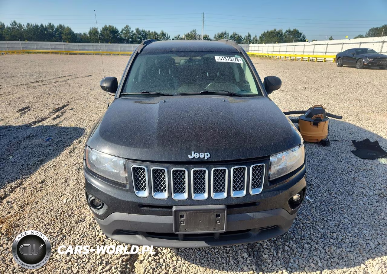 2016 Jeep Compass Latitude VIN:1C4NJCEA2GD769267 - 5