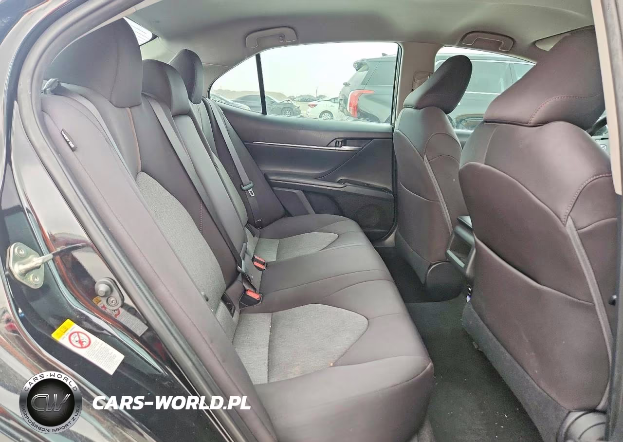 2018 Toyota Camry VIN:4T1B11HK2JU082806 - 10