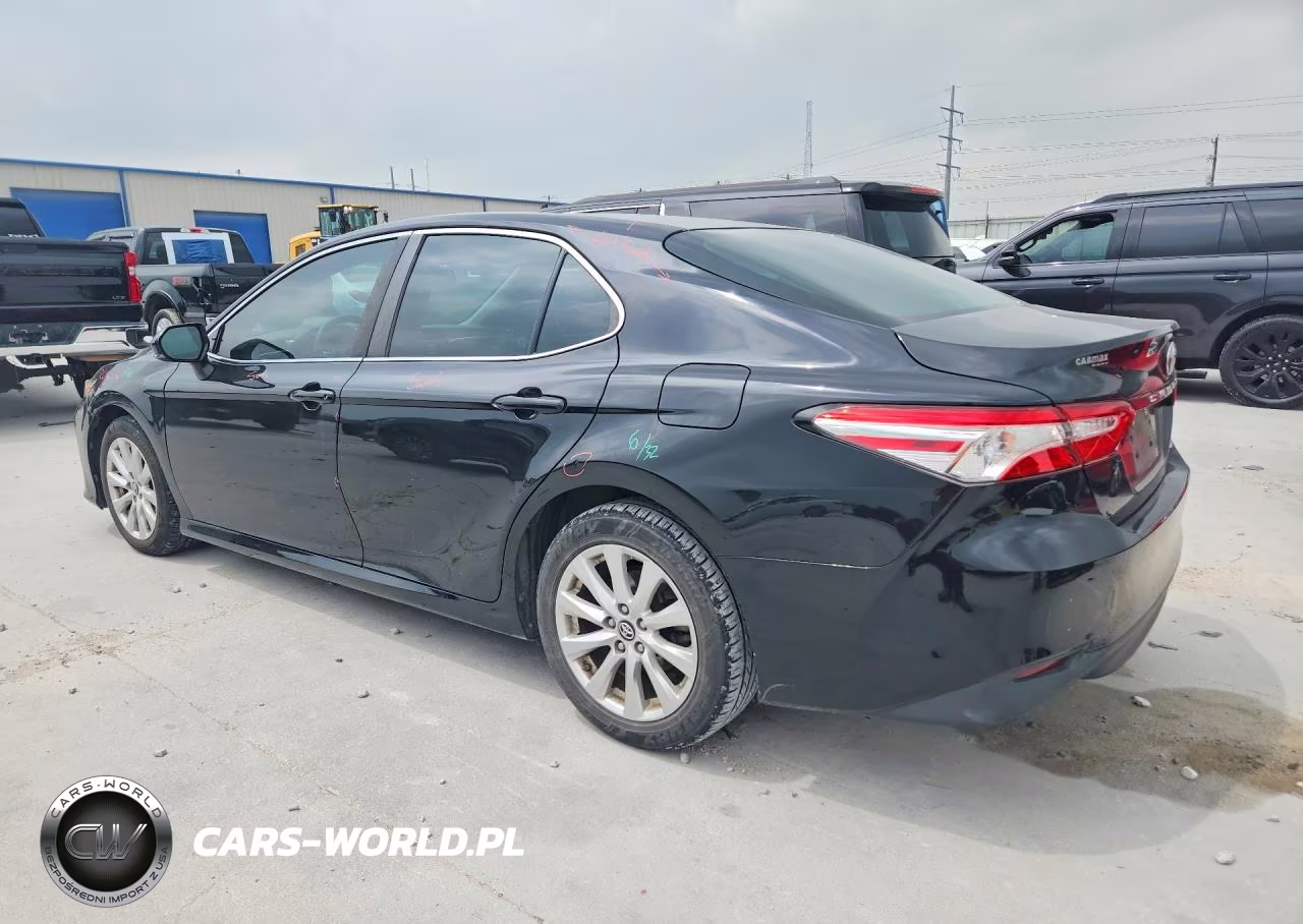 2018 Toyota Camry VIN:4T1B11HK2JU082806 - 2