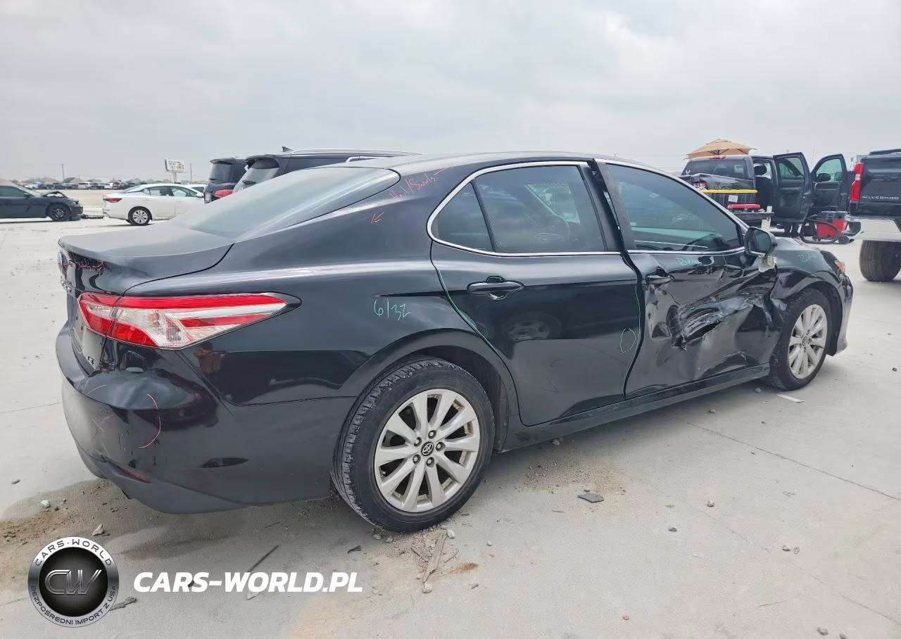 2018 Toyota Camry VIN:4T1B11HK2JU082806 - 3