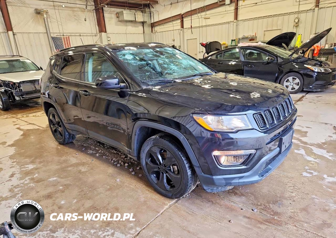 2018 Jeep Compass Latitude VIN:3C4NJDBB7JT453903 - 4