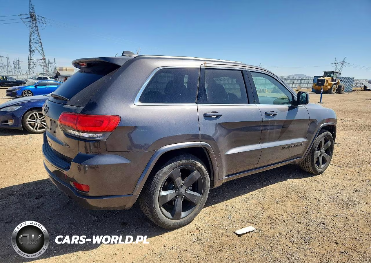 2015 Jeep Grand Cherokee Laredo VIN:1C4RJEAG3FC713639 - 3
